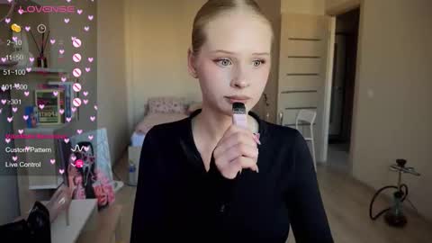 Snapshot of sweetielis chatting on 09.11.25 sweetie Lisa3 online show from 09.11.25