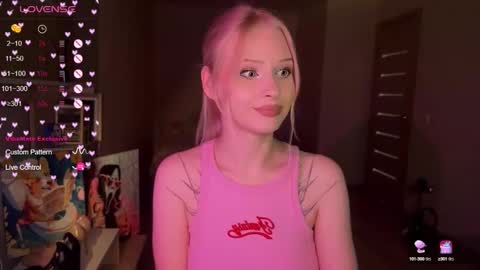Snapshot of sweetielis chatting on 09.20.25 sweetie Lisa3 online show from 09.20.25
