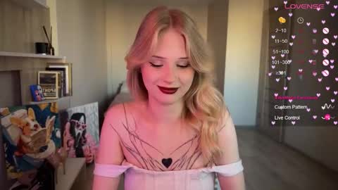 Snapshot of sweetielis chatting on 09.26.25 sweetie Lisa3 online show from 09.26.25