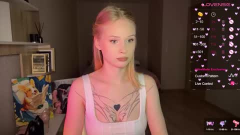 Snapshot of sweetielis chatting on 10.11.25 sweetie Lisa3 online show from 10.11.25