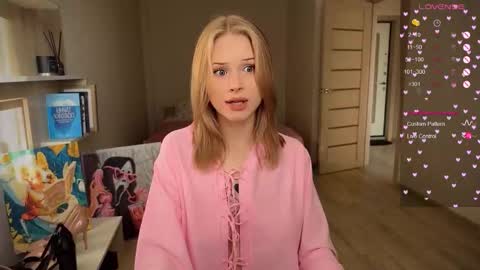 Snapshot of sweetielis chatting on 10.18.25 sweetie Lisa3 online show from 10.18.25