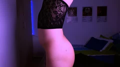 Snapshot of sweetjames2810 chatting on 03.04.25 SWEETJAMES online show from 03.04.25