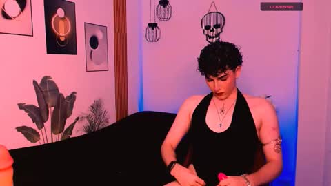 Snapshot of sweetjames2810 chatting on 11.18.25 SWEETJAMES online show from 11.18.25