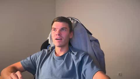 Snapshot of sweetjesso chatting on 10.22.25 cooper online show from 10.22.25