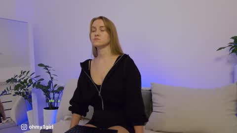 SweetKira1 online show from 11.24.25