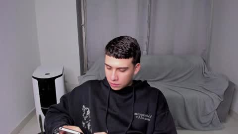 Snapshot of sweetlian_04 chatting on 01.29.25 Lian online show from 01.29.25