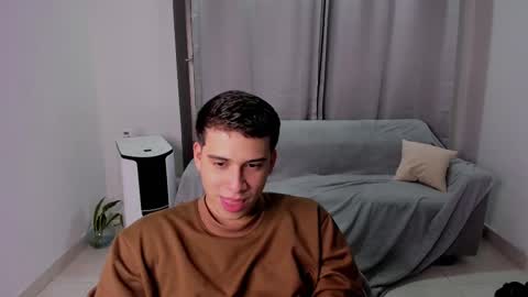 Snapshot of sweetlian_04 chatting on 02.19.25 Lian online show from 02.19.25