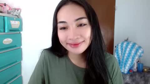 Snapshot of sweetlilly_18 chatting on 12.04.24 Lilly online show from 12.04.24