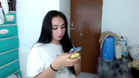 Snapshot of sweetlilly_18 chatting on 12.11.24 Lilly online show from 12.11.24