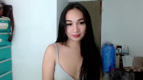 Snapshot of sweetlilly_18 chatting on 12.15.24 Lilly online show from 12.15.24