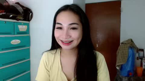 Snapshot of sweetlilly_18 chatting on 12.16.24 Lilly online show from 12.16.24