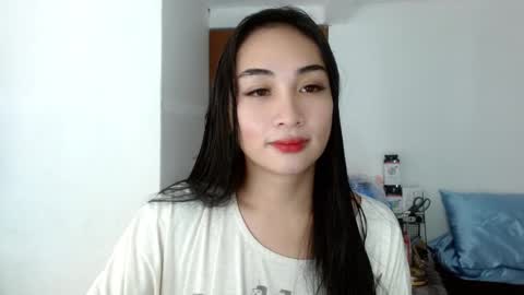 Snapshot of sweetlilly_18 chatting on 12.21.24 Lilly online show from 12.21.24