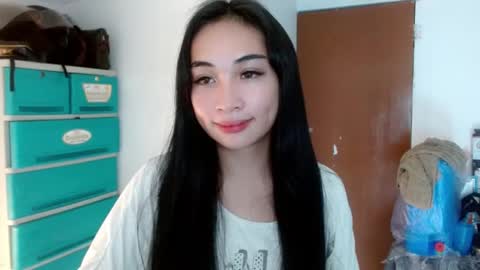 Snapshot of sweetlilly_18 chatting on 12.21.24 Lilly online show from 12.21.24