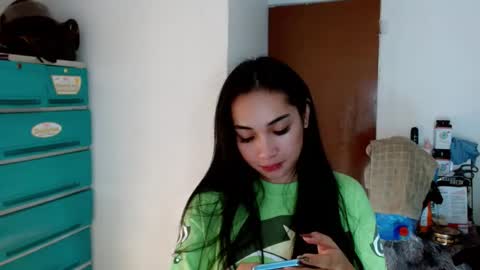 Snapshot of sweetlilly_18 chatting on 12.22.24 Lilly online show from 12.22.24