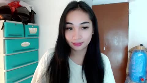 Snapshot of sweetlilly_18 chatting on 12.23.24 Lilly online show from 12.23.24