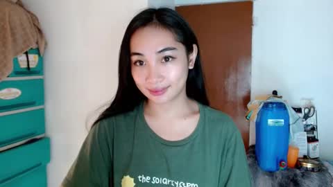 Snapshot of sweetlilly_18 chatting on 01.05.25 Lilly online show from 01.05.25