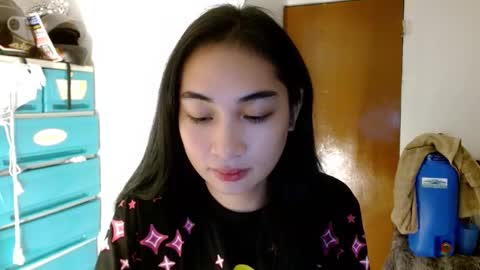 Snapshot of sweetlilly_18 chatting on 01.08.25 Lilly online show from 01.08.25