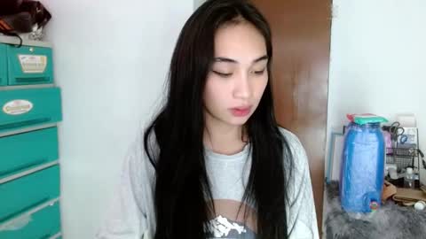 Snapshot of sweetlilly_18 chatting on 01.21.25 Lilly online show from 01.21.25