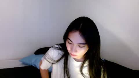 Snapshot of sweetlilly_18 chatting on 03.04.25 Lilly online show from 03.04.25