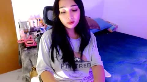 Snapshot of sweetlilly_18 chatting on 10.12.25 Lilly online show from 10.12.25