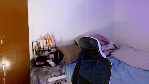 Snapshot of sweetlilly_18 chatting on 10.19.25 Lilly online show from 10.19.25