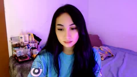 Snapshot of sweetlilly_18 chatting on 11.21.25 Lilly online show from 11.21.25