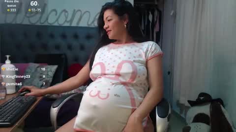 Snapshot of sweetmom12 chatting on 02.07.25 Sweetmom12 online show from 02.07.25