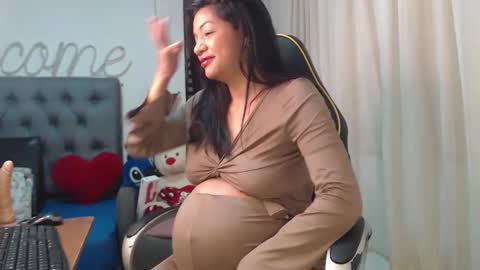 Snapshot of sweetmom12 chatting on 02.16.25 Sweetmom12 online show from 02.16.25