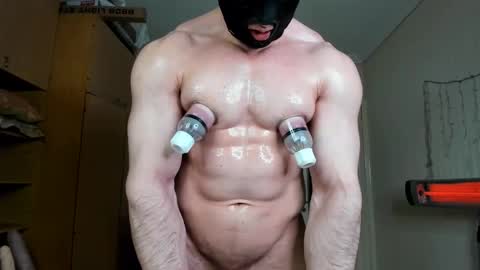 Snapshot of sweetmuscles_boy chatting on 04.21.26 Lorenzo online show from 04.21.26