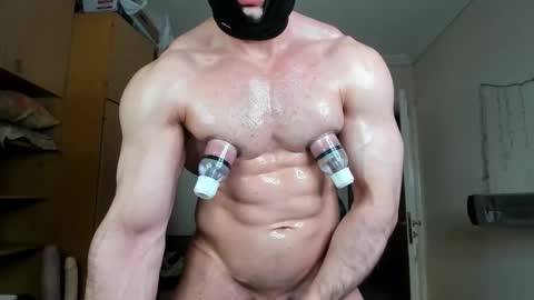Snapshot of sweetmuscles_boy chatting on 05.08.26 Lorenzo online show from 05.08.26