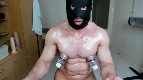 Snapshot of sweetmuscles_boy chatting on 05.20.26 Lorenzo online show from 05.20.26