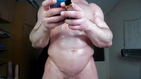 Snapshot of sweetmuscles_boy chatting on 05.27.26 Lorenzo online show from 05.27.26