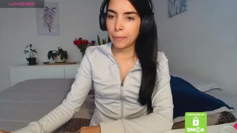 Sweet Mysterious online show from 11.19.25