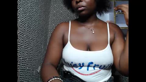 Snapshot of sweetnectarx chatting on 10.05.25 sweetnectarx online show from 10.05.25