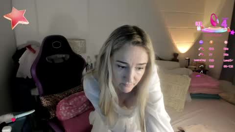 Snapshot of sweetnina_wet chatting on 05.24.26 Sweetnina online show from 05.24.26