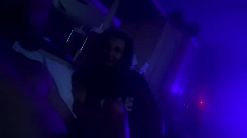 Snapshot of sweetnsexy95 chatting on 01.22.25 WeAim2PZzz online show from 01.22.25