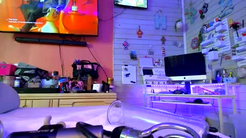 Snapshot of sweetnsexy95 chatting on 02.23.25 WeAim2PZzz online show from 02.23.25