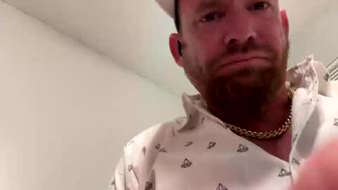 Snapshot of sweetnsexy95 chatting on 10.14.25 WeAim2PZzz online show from 10.14.25