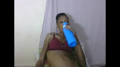 Snapshot of sweetpetite254 chatting on 05.18.26 ESTHER online show from 05.18.26