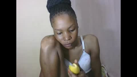 Snapshot of sweetpetite254 chatting on 05.27.26 ESTHER online show from 05.27.26
