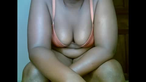 Snapshot of sweetrenne chatting on 02.19.25 sweetrenne online show from 02.19.25