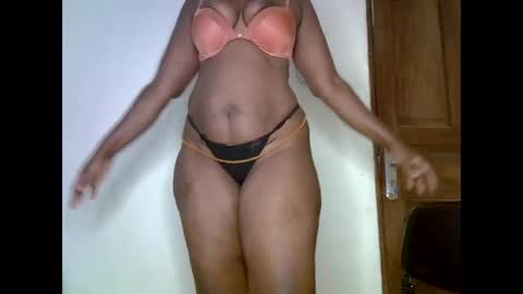 Snapshot of sweetrenne chatting on 02.23.25 sweetrenne online show from 02.23.25