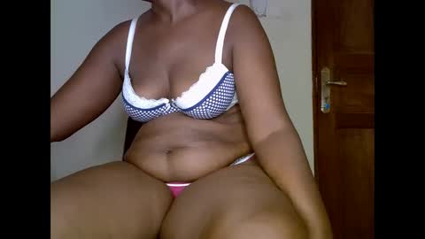 Snapshot of sweetrenne chatting on 03.10.25 sweetrenne online show from 03.10.25