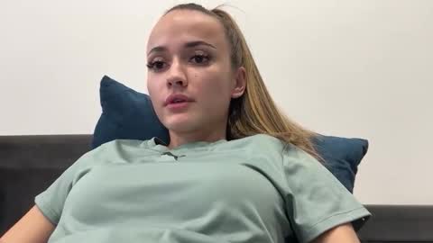 Snapshot of sweetsatalana chatting on 04.04.26 sweetsatalana online show from 04.04.26