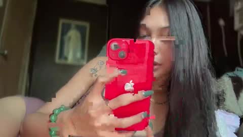 Snapshot of sweetstares chatting on 10.28.25 yanny online show from 10.28.25