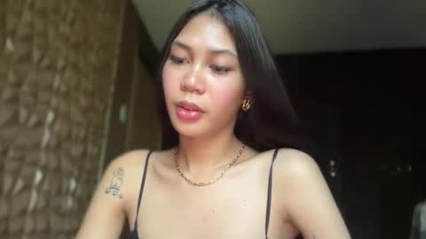 Snapshot of sweetstares chatting on 11.05.25 yanny online show from 11.05.25