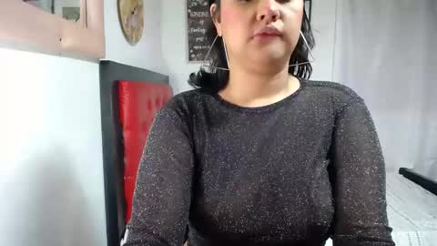 Snapshot of sweettei chatting on 02.07.25 Me llamo Tara online show from 02.07.25