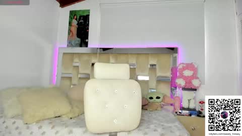  independent model  online show from 03.06.25