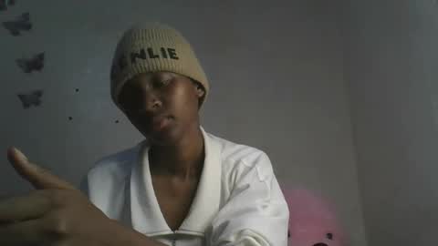 Snapshot of sweetypussy01 chatting on 11.10.25 sweetypussy01 online show from 11.10.25