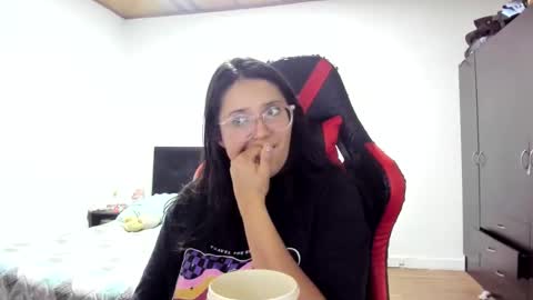 Snapshot of sweetyypeach chatting on 12.03.24 sweetyypeach online show from 12.03.24